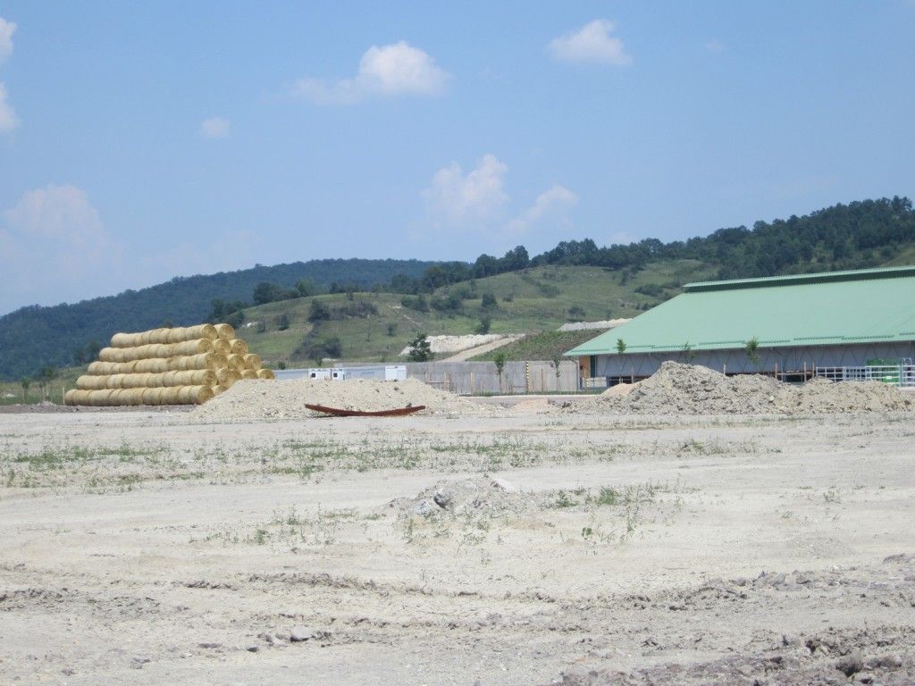 ...Akkor a gabonasilók helyett egy bő hónappal a projekt vége után is csak holdbéli tájat láthatunk