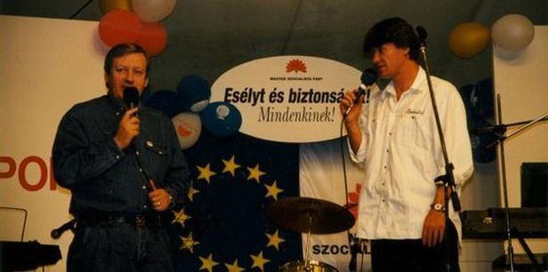 A jobbikos berkekben csak „a nemzeti újságírás Luther Mártonjaként” emlegetett Pörzse Sándor először nem emlékezett a szocialisták 1998-as terézvárosi kampányzáró rendezvényén készült fényképre, amelyen Bársony Andrással, Terézváros szocialista képviselőjelöltjével kampányolt az MSZP-nek.