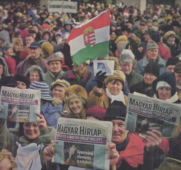 Fotó a tüntetésről a Magyar Hírlapban, készítette Hegedűs Róbert
