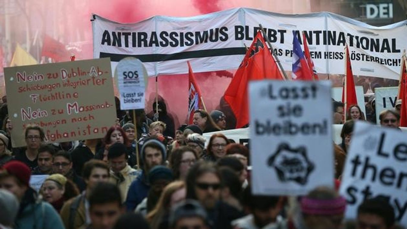 "Egyetlen menekült se hagyja el Ausztriát"- a migránsok maradásáért tüntettek Bécsben