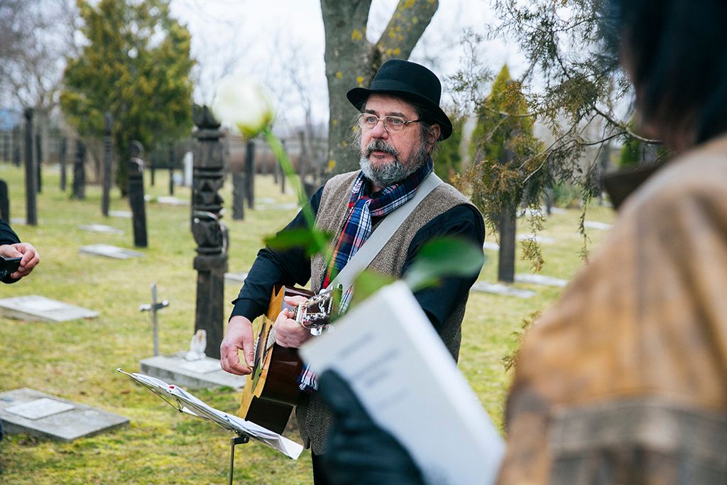 EMLÉKÉV 1978-2018. 40 éves az Inconnu művészcsoport. Torzó a hatodik koporsóban. Közreműködik: Dinnyés József (zene) / Fotó: Horváth Péter Gyula