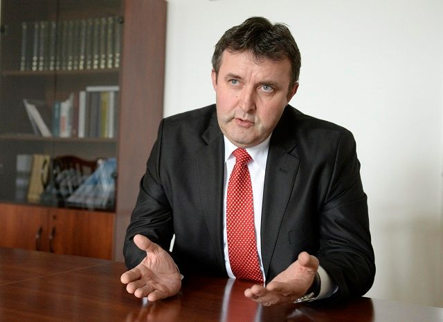 Budapest, 2014. június 27. Palkovics László, az Emberi Erõforrások Minisztériumának felsõoktatási államtitkára interjút ad a Magyar Távirati Irodának dolgozószobájában 2014. június 25-én. MTI Fotó: Soós Lajos