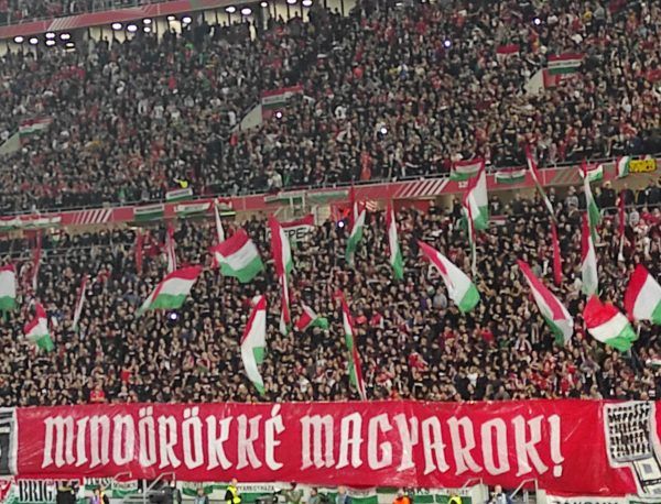A csodálatos magyar szurkolótábor ezúttal is fergeteges hangulatot teremtett a Puskás Arénában. Fotó: Kovács Attila