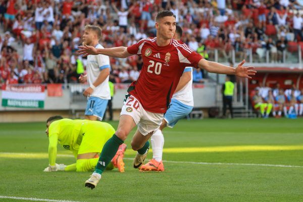 Sallai Roland ünnepel, miután gólt szerzett az Magyarország - Izrael felkészülési labdarúgó-mérkőzésen a debreceni Nagyerdei Stadionban 2024. június 8-án.<br />Fotó: MTI/Derencsényi István