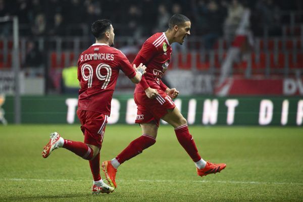 Christian Manrique, a Debreceni VSC játékosának gólöröme a labdarúgó OTP Bank Liga 20. fordulójában játszott Debreceni VSC- Ferencvárosi TC mérkőzésen a debreceni Nagyerdei Stadionban.<br />Fotó: MTI/Czeglédi Zsolt