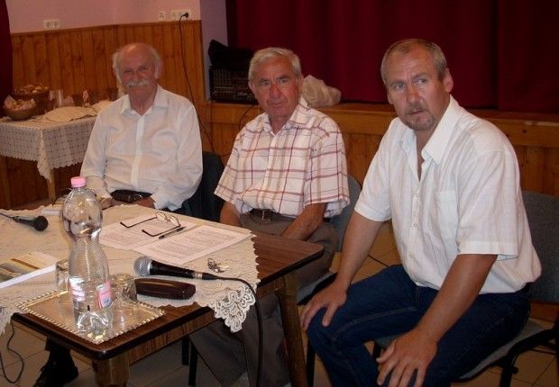 Pék Attila (jobbra) cégének négyzetméterenként évi 1 forintot kell fizetnie. Fotó: Domján László