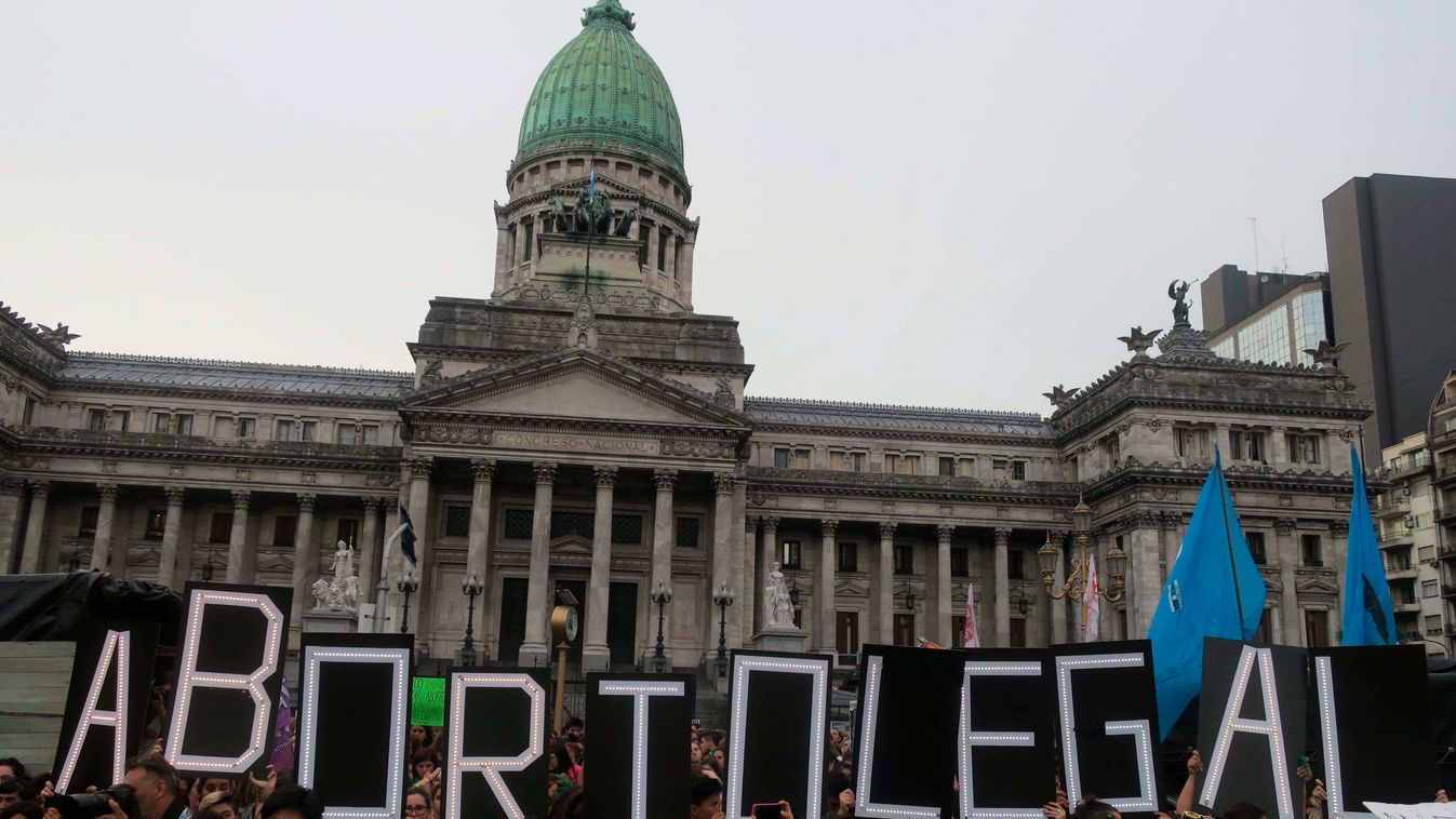 Örülhetnek a magzatok, sírhatnak a feministák Argentínában