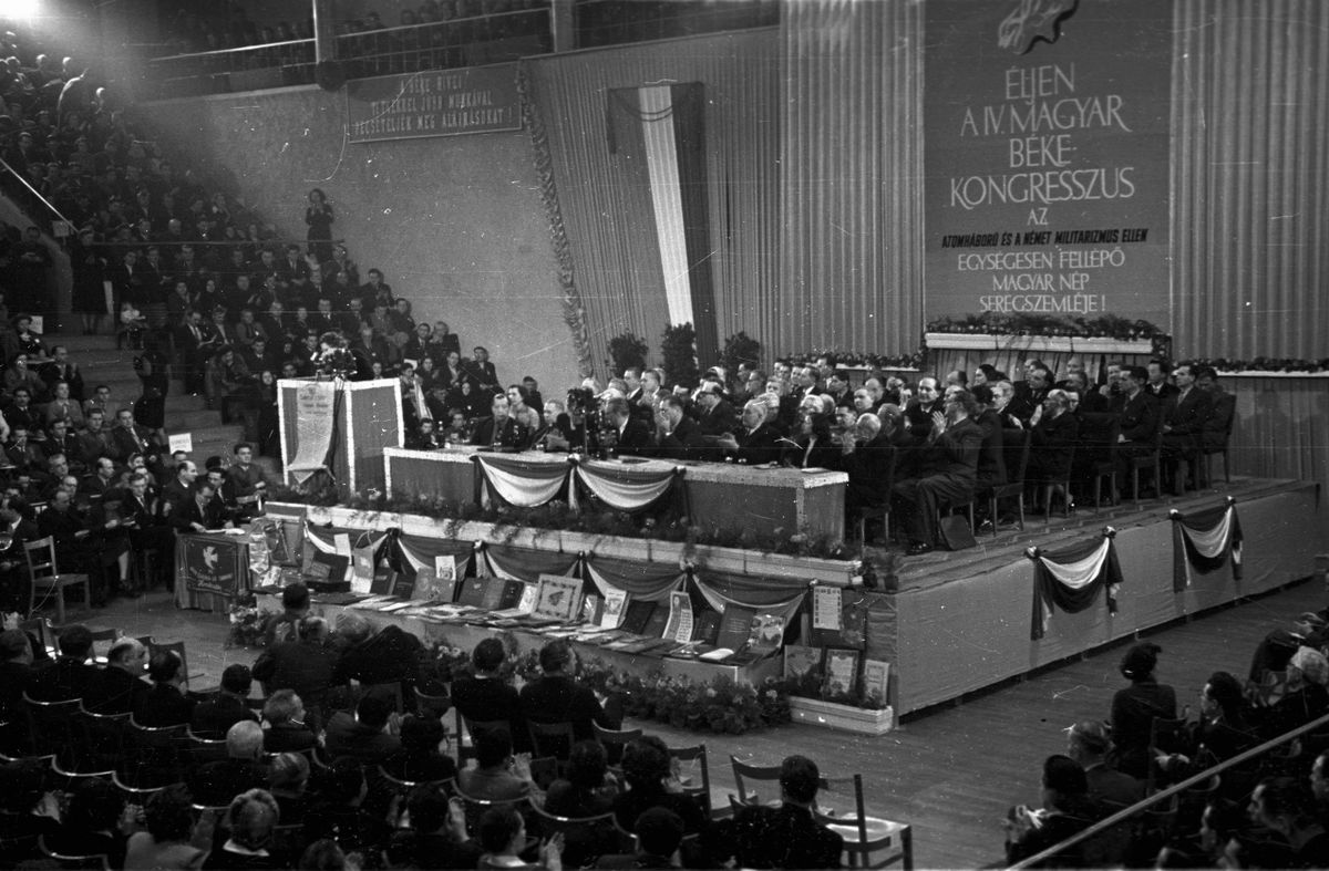 1955. IV. Magyar Békekongresszus / Fotó: Fortepan.hu, ad.: Hámori Gyula