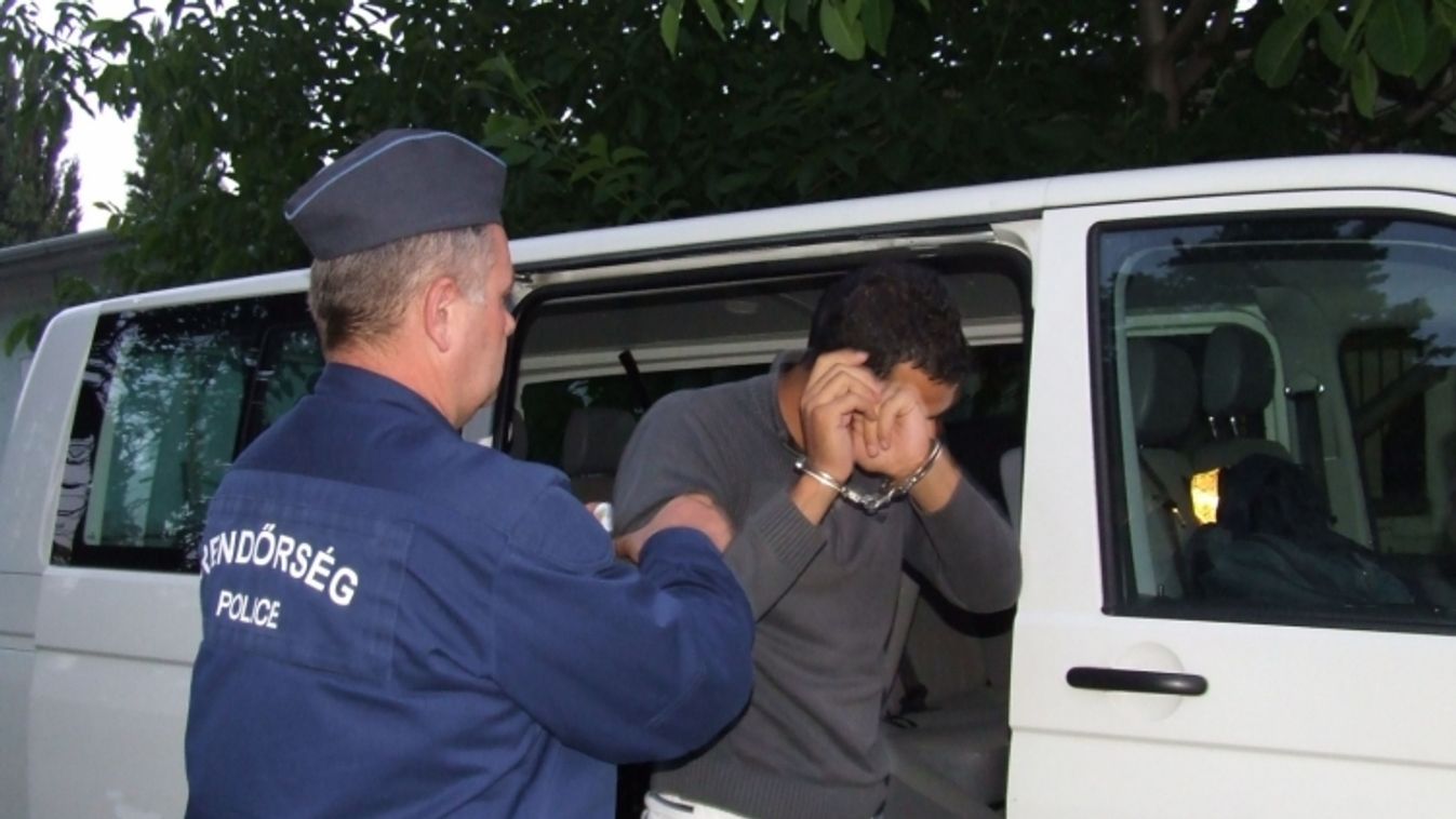 Vádat emeltek egy szír migráns ellen Győrben, aki autót próbált lopni