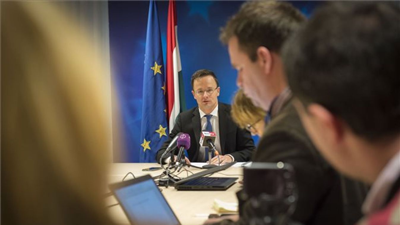 Szijjártó közölte, hogy Magyarország nem vesz részt az európai politikai eliten végigsöprő hisztériában
