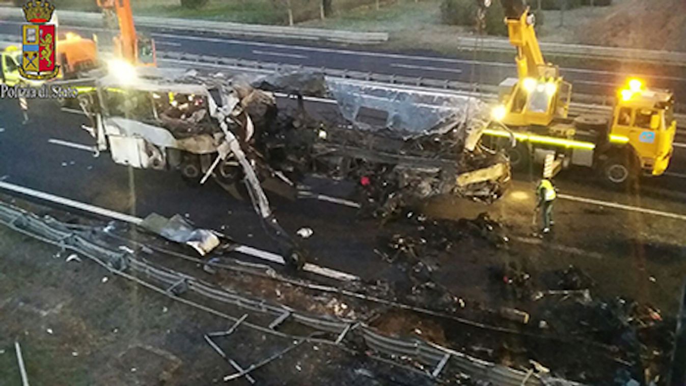 Egy sérült életveszélyes, kettő nagyon súlyos állapotban van Olaszországban