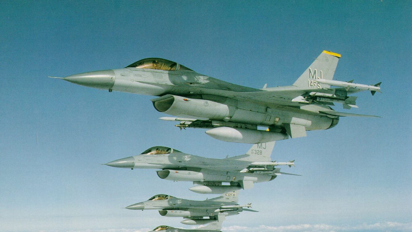 Négy F-16-os harci repülőt kapott Irak az USA-tól