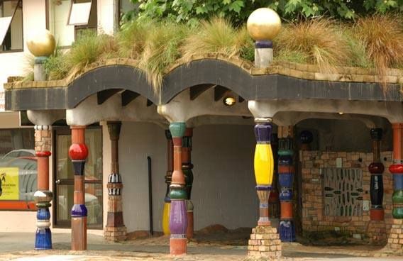 Hundertwasser organikus wc-je, az újzélandi Kawakawában