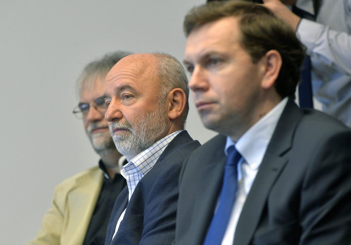 Toót-Holló Tamás, a Magyar Távirati Iroda (MTI) fõszerkesztõje, Pach Ferenc, az MTI nemzetközi és társadalmi kapcsolatok igazgatója és Kis Norbert, a Nemzeti Közszolgálati Egyetem továbbképzési és nemzetközi rektorhelyettese / Fotó: MTI
