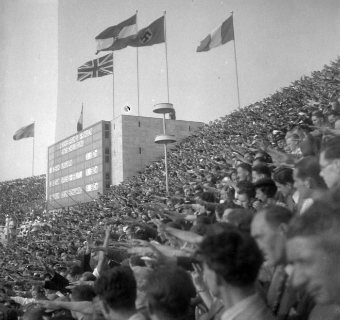 Lendültek a kezek, de hiába, az első: Csák Ibolya - Berlin, 1936 / Fotó: Fortepan.hu