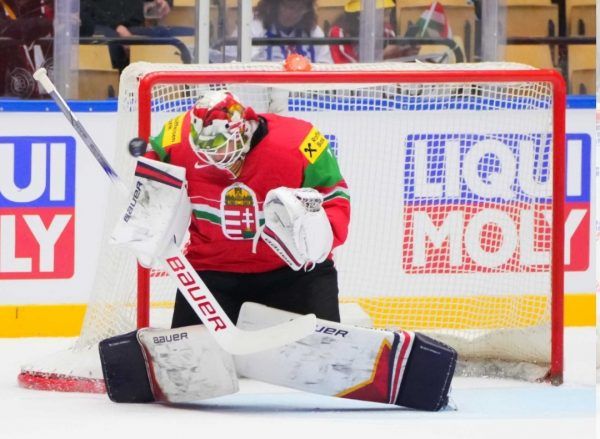 Bálizs Bence szenzációsan védett Norvégia ellen, nem rajta múlott, hogy nem tudtunk pontot szerezni. Fotó: IIHF.com