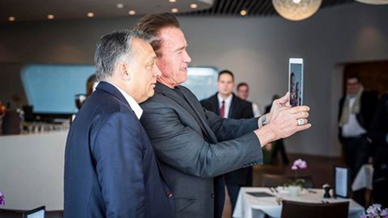Orbán Viktor a Terminátorral szelfizett