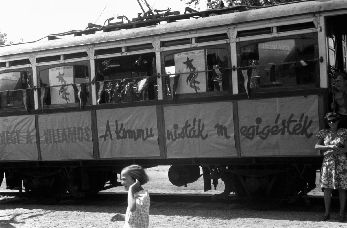 A 87-es villamosvonal meghosszabbításával is agitál a Magyar Kommunista Párt / Fotó: MTI