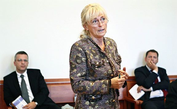 Somogyi Zoltán, Dávid Ibolya és Almássy Kornél a bíróság előtt. Fotó: Hegedűs Zoltán/Magyar Hírlap