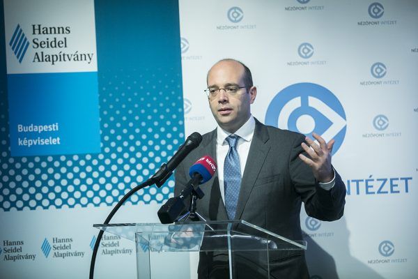 Mráz Ágoston ismertette a Jó Kormányzás tanulmány részleteit a Nézőpont Intézetben Fotó:PS/HPGy