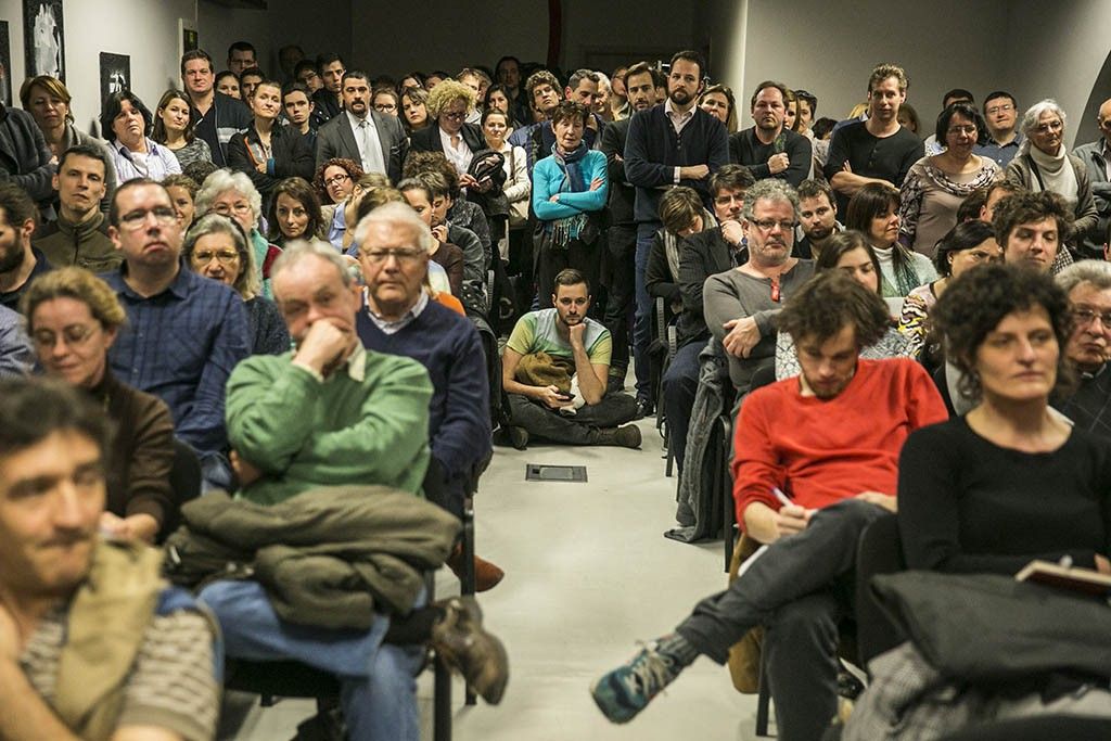 Hatalmas közönség és sajtó érdeklődés mellett zajlott le hétfő este Baán László a Liget Budapest Projekt miniszteri biztosa, és Karácsony Gergely Zugló polgármesterének első nyilvános vitája a Mozsár Kávéházban. foto:Horváth Péter Gyula