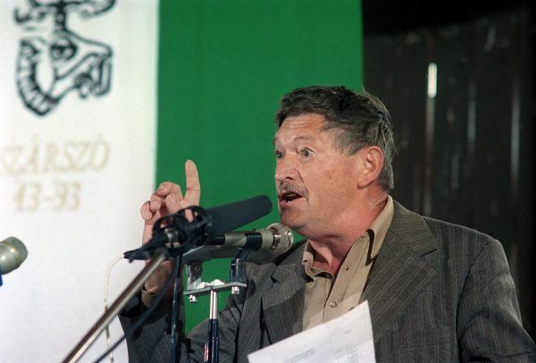 Fekete Gyula József Attila-díjas író, kritikus, újságíró, szociográfus, felszólalása Balatonszárszón 1993 augusztusában.<br />Fotó: MTI/T. Asztalos Zoltán