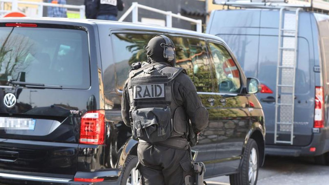 Önkormányzati képviselő fia lövöldözött egy francia gimnáziumban