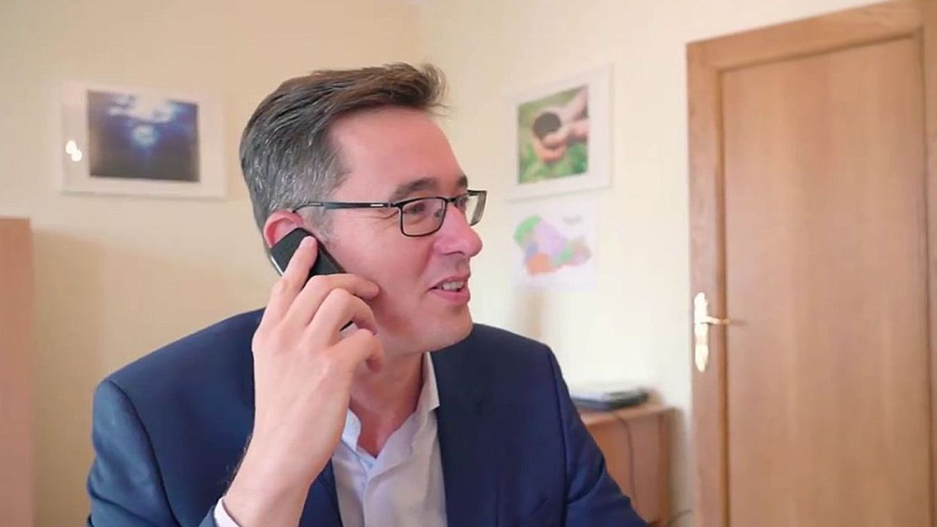 Közpénzből telefonbetyárkodik Karácsony