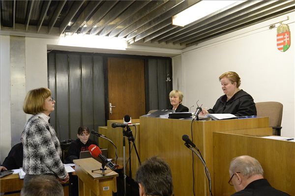 Horváthné Fekszi Márta az ellene és társai ellen különösen jelentős vagyoni hátrányt okozó hűtlen kezelés bűntette miatt folyó moszkvai ingatlanbüntetőügy tárgyalásán a Budapest Környéki Törvényszéken 2014. november 18-án. Fotó: Soós Lajos/MTI