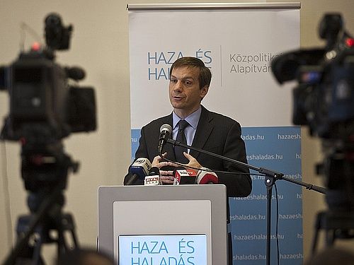 Kevesebb bevétel, még több kiadás, kisebb forrás, nagyobb költekezés, karcsú kassza, felhizlalt személyi jellegű kiadás - összegezve így értékelhető a Haza és Haladás 2012-es éve. Fotó: sikerado.hu