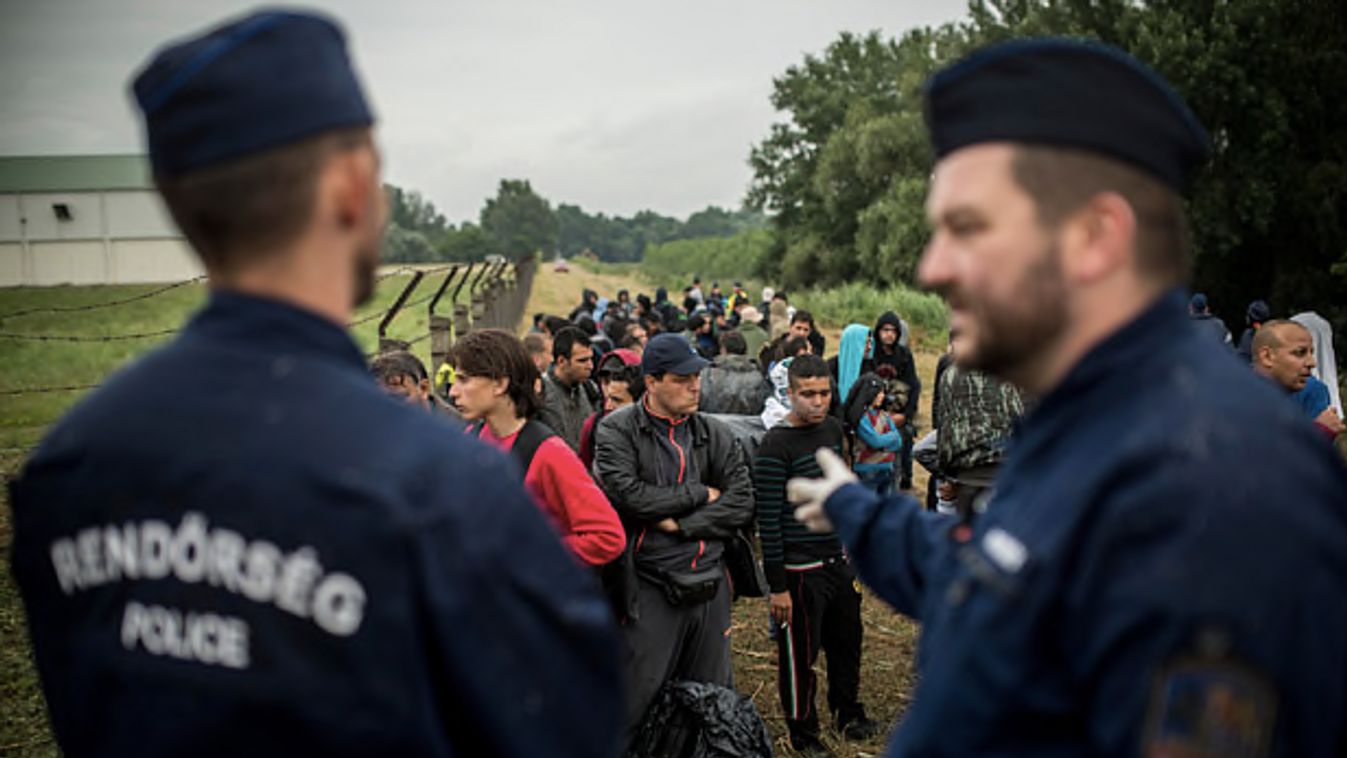 Schulz szerint Merkel "áradatot" idézett elő 2015-ben a Magyarországon várakozó menekültek beengedésével