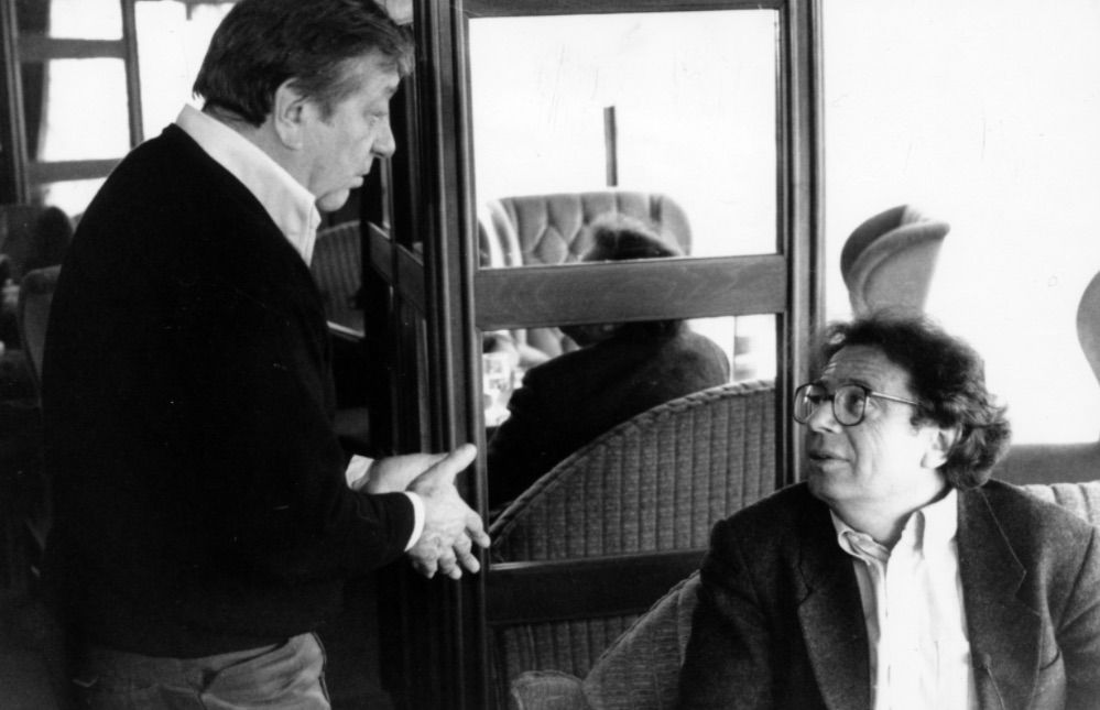 Makk Károly és Konrád György beszélget 1983-ban / Fotó: Fortepan.hu, ad.: Bakos László