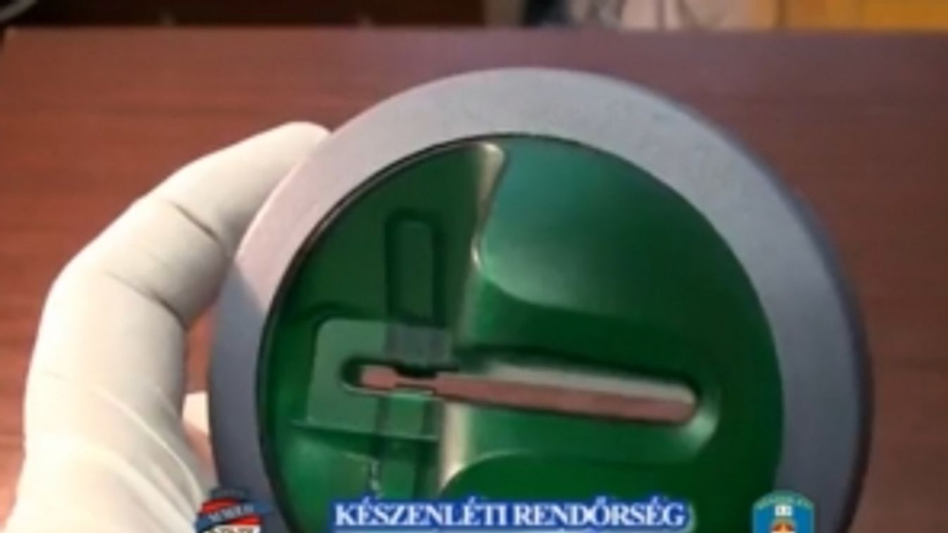 Ilyen eszközzel nyúlták le a bankkártyaadatokat