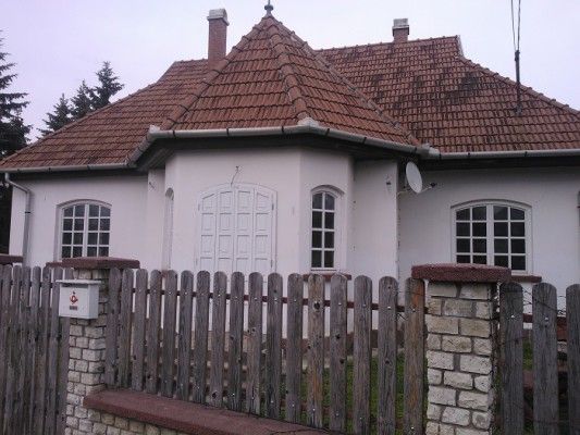 Ebbe a Balatonfűzfői házba csalták el a szekszárdi vállalkozót Fotó: Füssy Angéla