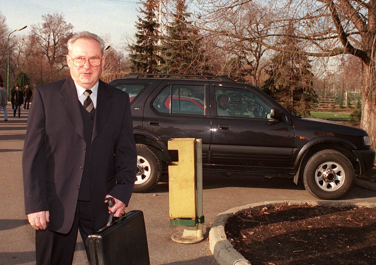 Budapest, 2002, az FTC rendkívüli közgyûlése ismét bizalmat szavazott Furulyás János elnöknek. Albert Flórián maradt a tiszteletbeli elnök. /Fotó: MTI