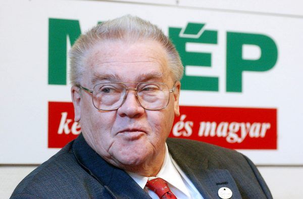 Csurka István drámaíró, politikus mindenki mást megelőzve, már 2009-ben megjósolta, hogy a Jobbiknak mi lesz a szerepe és a küldetése a magyar politikai életben.<br />Fotó: MTI/Koszticsák Szilárd
