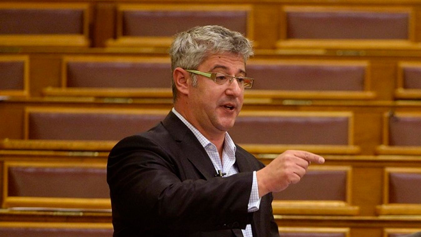 Megelőzték az MSZP-t a népszavazási kérdés benyújtásában