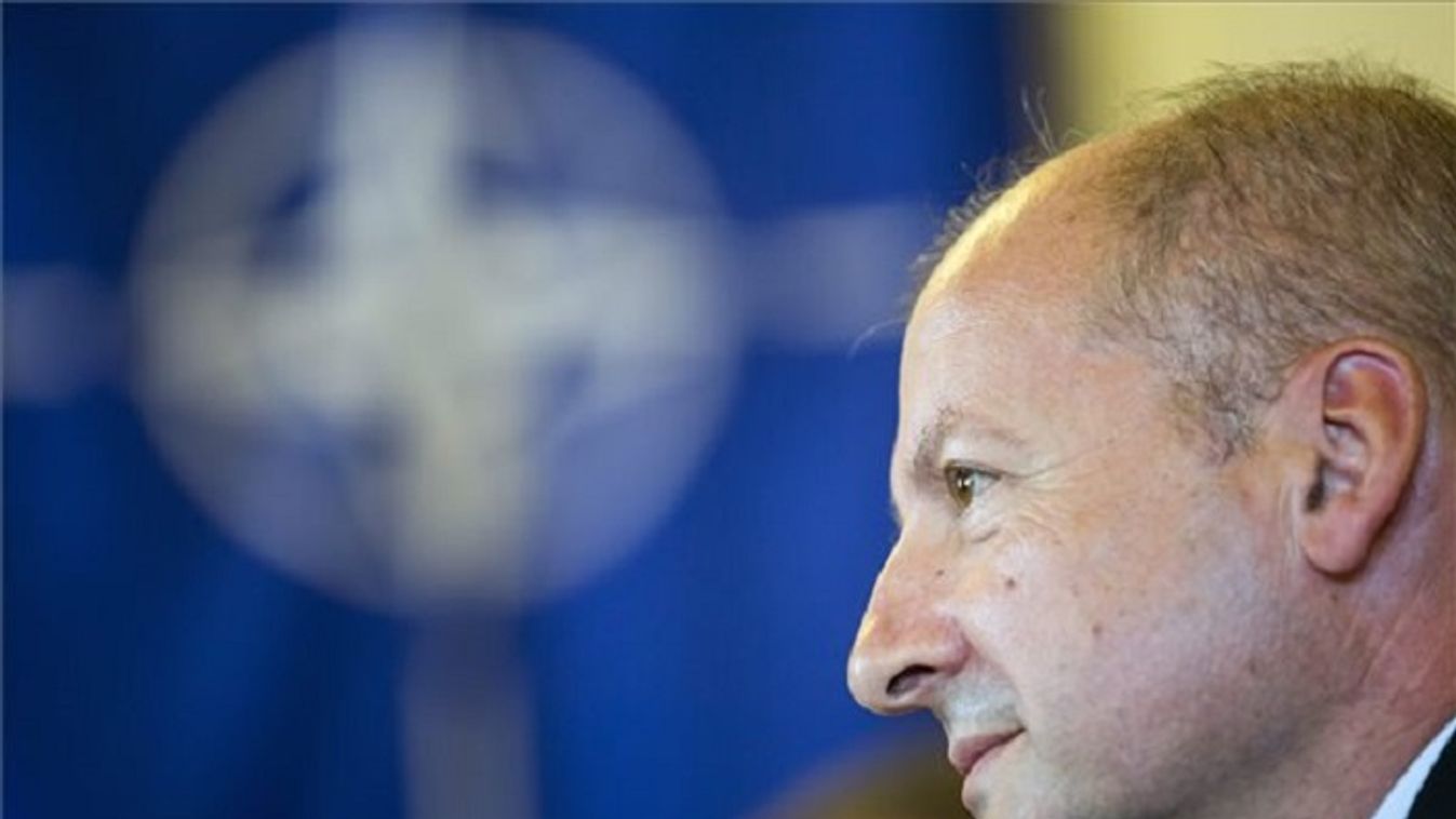 A magyarok biztonságérzetét növelné az új honvédelmi miniszter