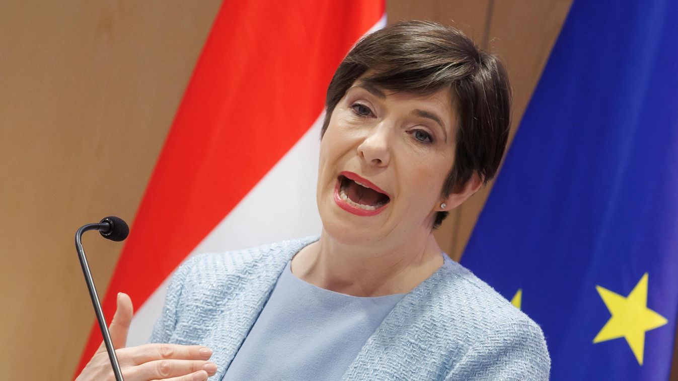 Dobrev szerint Orbán Viktor világkörüli útja hazaárulás