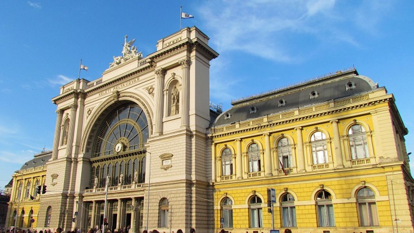 A baknak ütközött a Keleti pályaudvaron egy vonat, egy ember megsérült
