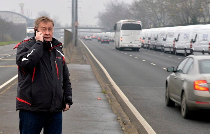 Gaskó István szerint bár vállalati autókkal tüntettek a demonstrálók, tévedés a dohányipari lobbi tevékenységeként értelmezni az akciót. Fotó: MTI/Máthé Zoltán