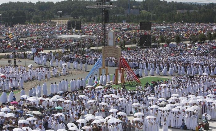 Clergy members walk at a procession after the mass lead by Pope Francis at the Campus Misericordiae during World Youth Day in Brzegi near Krakow, Poland July 31, 2016. REUTERS/David W Cerny