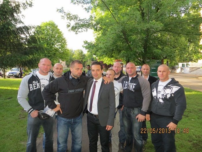 Vona Gábornak nem ciki.
