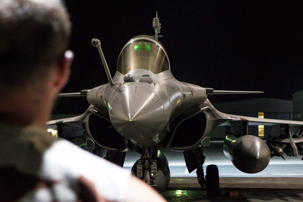 A francia hadsereg egyik Rafale típusú vadászgépe bevetés előtt. MTI/EPA/ECPAD