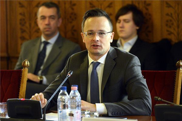 Szijjártó Péter külgazdasági és külügyminiszter éves meghallgatásán az Országgyűlés gazdasági és külügyi bizottságának együttes ülésén az Országházban 2016. november 28-án. MTI Fotó: Soós Lajos