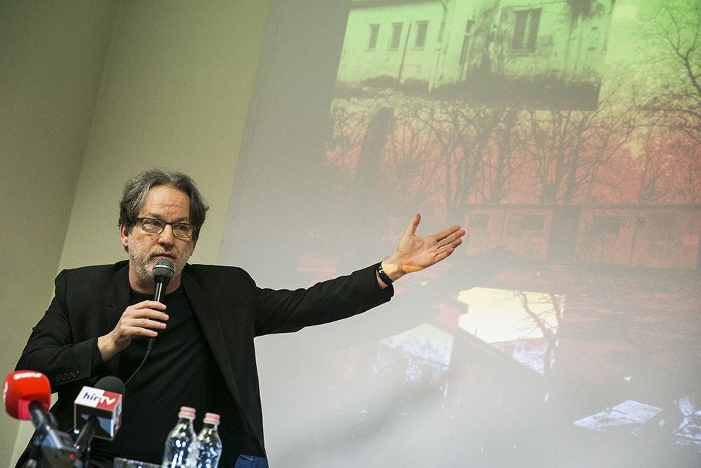 Hatalmas közönség és sajtó érdeklődés mellett zajlott le hétfő este Baán László a Liget Budapest Projekt miniszteri biztosa, és Karácsony Gergely Zugló polgármesterének első nyilvános vitája a Mozsár Kávéházban. foto:Horváth Péter Gyula