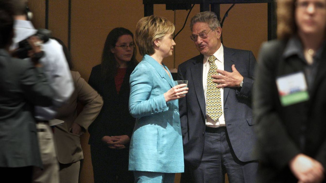 Hillary Clinton legfőbb munkatársai mindig Soros György kedvében akartak járni