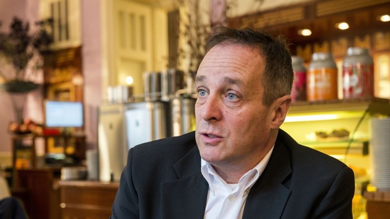 Hölvényi György: A Szentatya beállt a jelen és a múlt, a hívő és a nem hívő kereszteződésébe