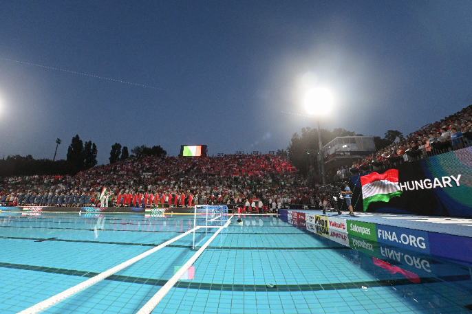 Ezúttal is telt ház és fantasztikus hangulat volt a Hajós Alfréd Nemzeti Sportuszodában. Fotó: MTI/Illyés Tibor