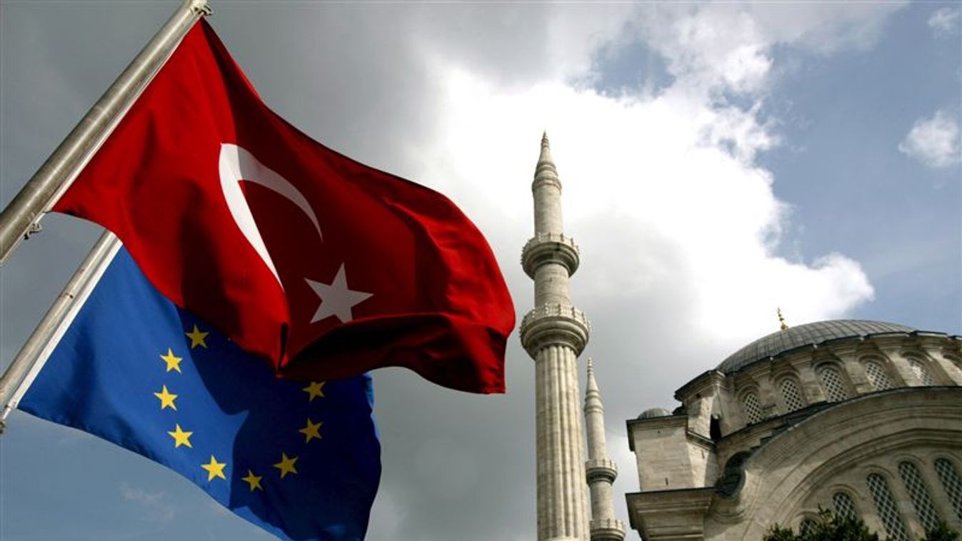 Ankara meg akarja oldani a törökök schengeni vízummentességének ügyét